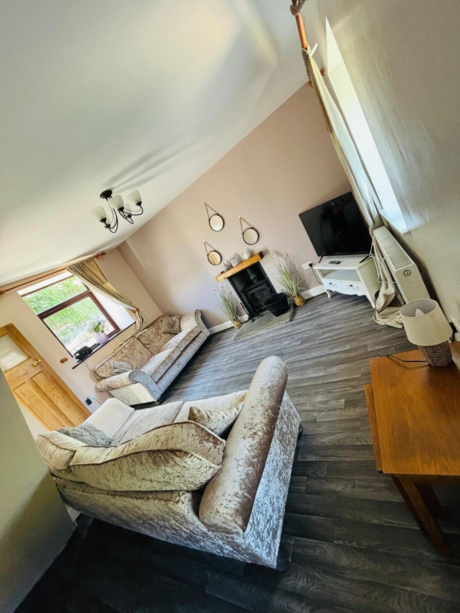 Glan-Yr-Afon Cottage Two Bedrooms Sennybridge エクステリア 写真